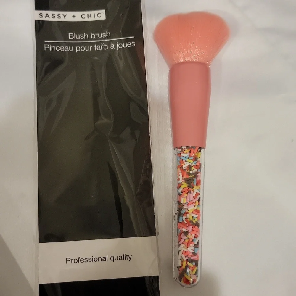Blush Brush - Picture 4 of 5